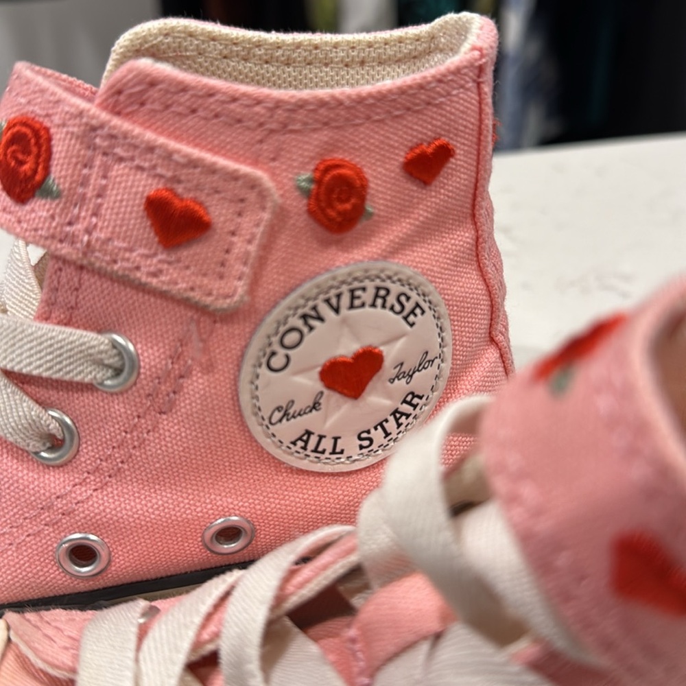 Pink Converse - Picture 3 of 9